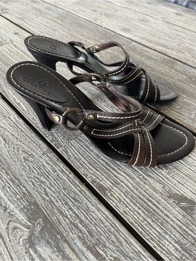 COLE HAAN brown strappy sandal, size 9.